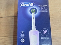 2 elektrische tandenborstels braun oral b vitality pro protect x clean lilac mist (b435) - afbeelding 3 van  4