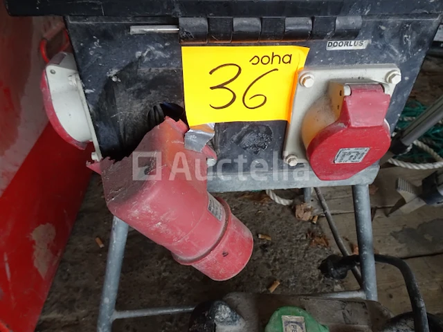 2 elektrische transformatoren op de bouwplaats - afbeelding 4 van  6