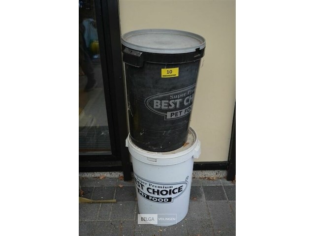 2 emmers met vogelvoer - afbeelding 2 van  3