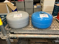 2 expansievaten - afbeelding 1 van  7