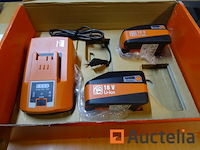 2 fein-accu's en een oplader - afbeelding 2 van  10