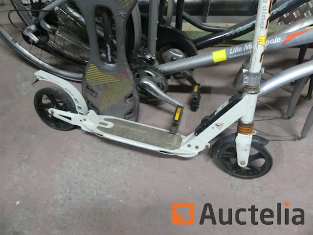 2 fietsen (zonder voorwiel), step - afbeelding 1 van  13