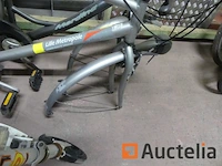 2 fietsen (zonder voorwiel), step - afbeelding 12 van  13
