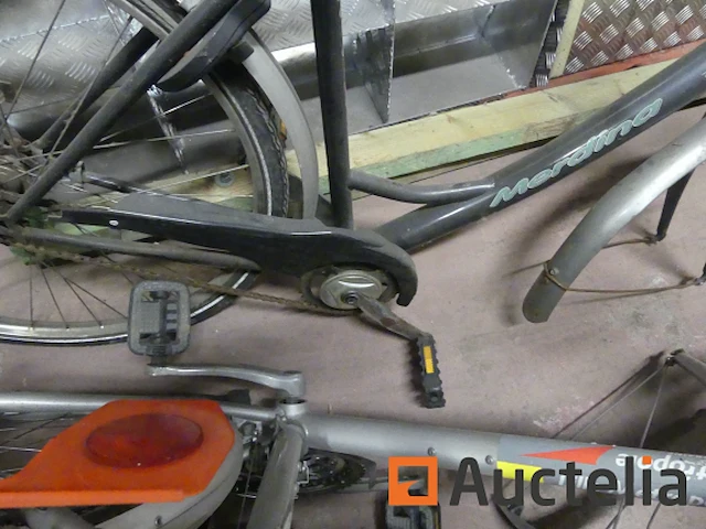 2 fietsen (zonder voorwiel), step - afbeelding 13 van  13