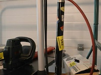 2 fietspompen (voetpompen) - afbeelding 1 van  3