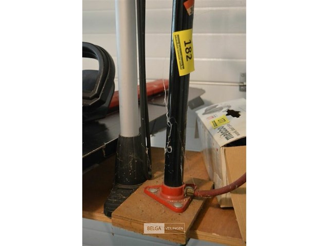 2 fietspompen (voetpompen) - afbeelding 3 van  3