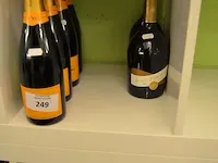 2 fl. louis picamelot blanc 75cl , 4 fl. champagne veuve clicquot brut 75cl (913,914) - afbeelding 1 van  4