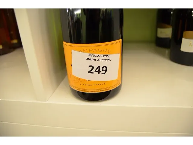 2 fl. louis picamelot blanc 75cl , 4 fl. champagne veuve clicquot brut 75cl (913,914) - afbeelding 2 van  4