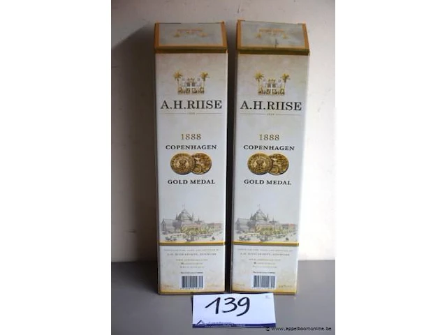 2 flessen à 70cl rum a.h. riise 40% - afbeelding 1 van  2