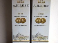 2 flessen à 70cl rum a.h. riise 40% - afbeelding 1 van  2