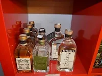 2 flessen butchers gin 70cl, 2 flessen meyers gin lime jade 50cl, 4 flessen meyers gin first class 50cl (645,646,647) - afbeelding 1 van  4