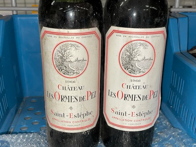 2 flessen château les ormes de pez 1966 - afbeelding 1 van  2