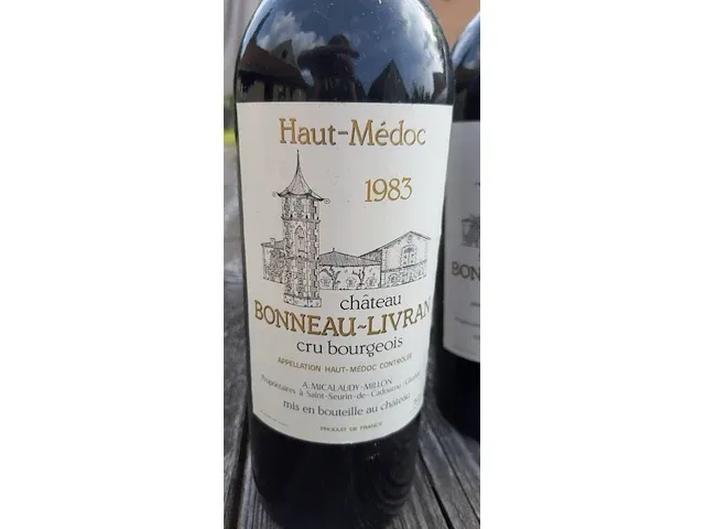 2 flessen haut-médoc 1983 - afbeelding 2 van  3
