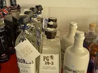2 flessen white gin macaronesian 70cl, 3 flessen gin fg20-3 70cl, 4 flessen dry gin brokers 70cl (657,658,659) - afbeelding 1 van  5