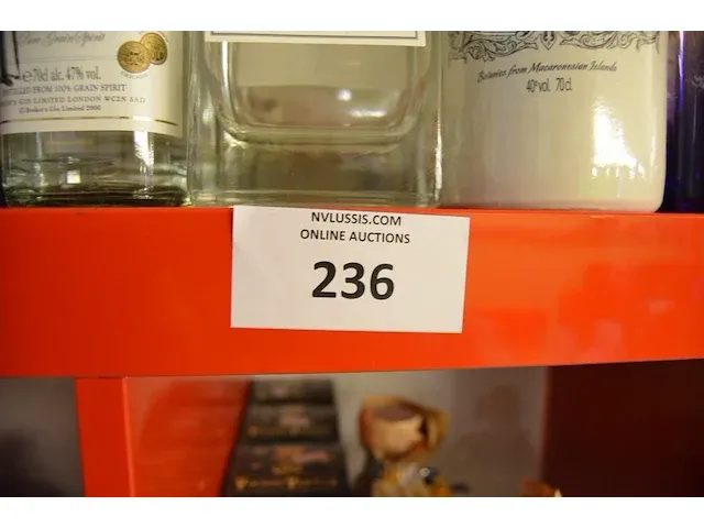 2 flessen white gin macaronesian 70cl, 3 flessen gin fg20-3 70cl, 4 flessen dry gin brokers 70cl (657,658,659) - afbeelding 2 van  5