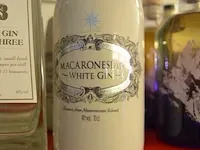 2 flessen white gin macaronesian 70cl, 3 flessen gin fg20-3 70cl, 4 flessen dry gin brokers 70cl (657,658,659) - afbeelding 3 van  5