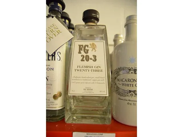 2 flessen white gin macaronesian 70cl, 3 flessen gin fg20-3 70cl, 4 flessen dry gin brokers 70cl (657,658,659) - afbeelding 4 van  5