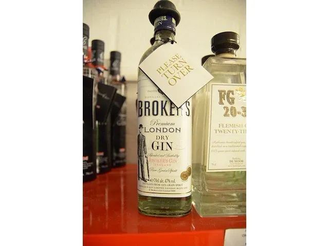 2 flessen white gin macaronesian 70cl, 3 flessen gin fg20-3 70cl, 4 flessen dry gin brokers 70cl (657,658,659) - afbeelding 5 van  5