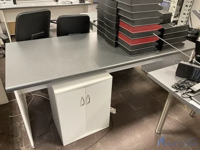2 formica bureaus - afbeelding 2 van  5