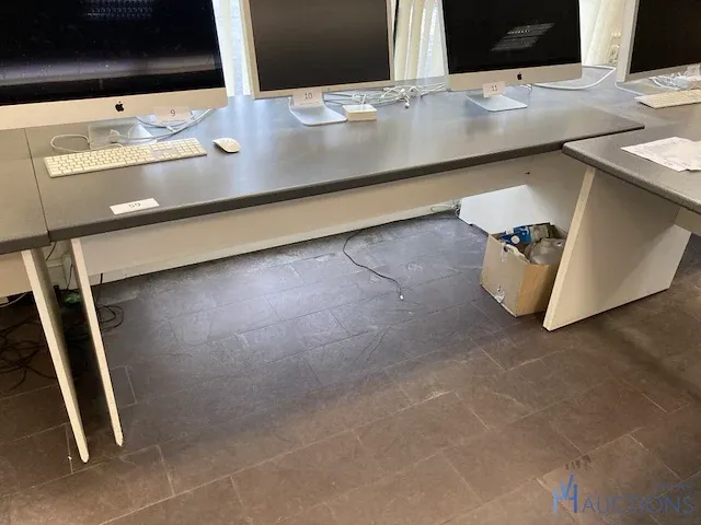 2 formica bureaus - afbeelding 1 van  5