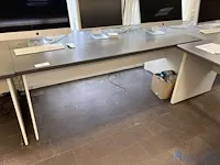 2 formica bureaus - afbeelding 1 van  5