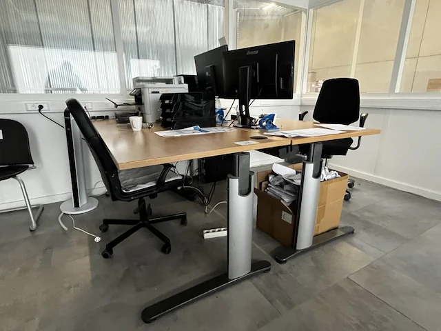2 formica houten bureautafels vario - afbeelding 1 van  9