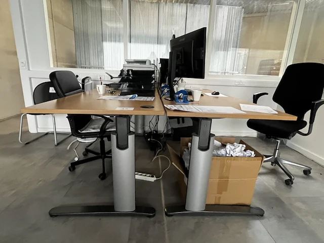 2 formica houten bureautafels vario - afbeelding 2 van  9