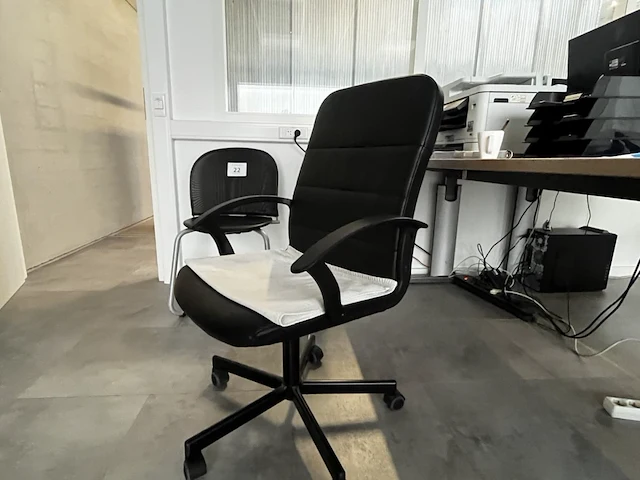2 formica houten bureautafels vario - afbeelding 6 van  9