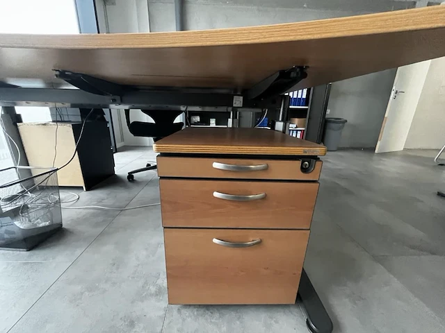 2 formica houten bureautafels vario - afbeelding 4 van  10