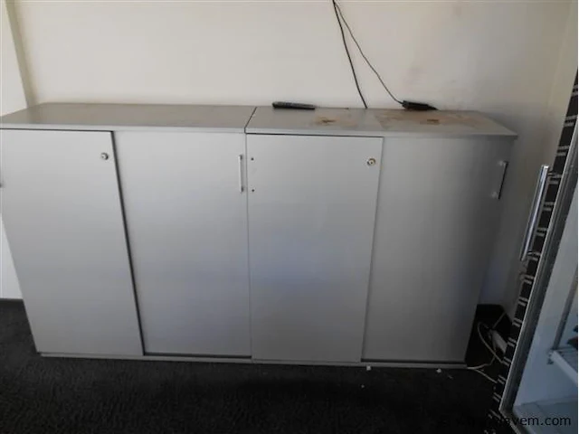 2 formica kasten 2legborden schuifdeuren - afbeelding 1 van  2