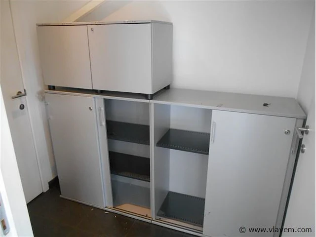 2 formica kasten 2legborden schuifdeuren - afbeelding 1 van  1