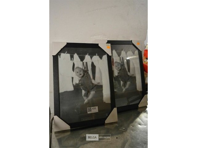 2 fotokadertjes met baby - afbeelding 1 van  3