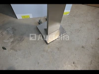 2 geldispensers op roestvrijstalen steun en zwenkwielen - afbeelding 4 van  7