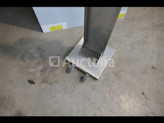 2 geldispensers op roestvrijstalen steun en zwenkwielen - afbeelding 7 van  7