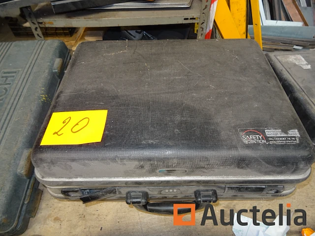 2 gereedschapskoffers met gereedschap - afbeelding 1 van  5