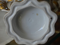 2 glazen karaffen, glazen schotel, verzilverde flessen houder, porseleinen vaas, kruidensetje met verzilverde houder, kristallen glas - afbeelding 4 van  11