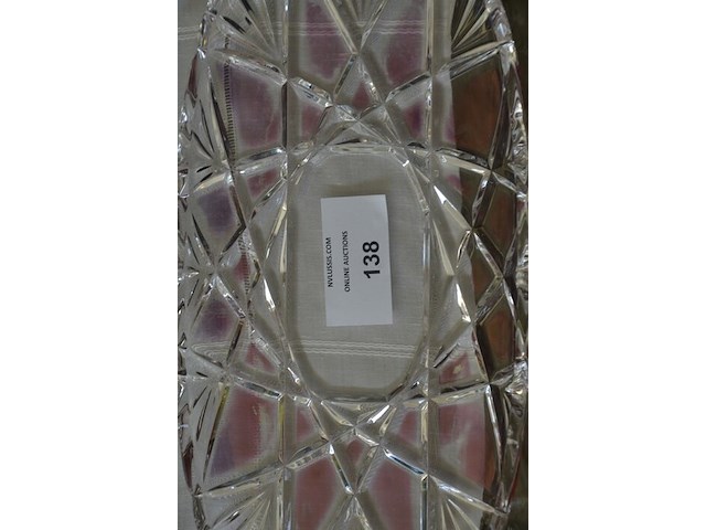 2 glazen karaffen, glazen schotel, verzilverde flessen houder, porseleinen vaas, kruidensetje met verzilverde houder, kristallen glas - afbeelding 7 van  11