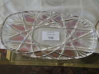 2 glazen karaffen, glazen schotel, verzilverde flessen houder, porseleinen vaas, kruidensetje met verzilverde houder, kristallen glas - afbeelding 8 van  11