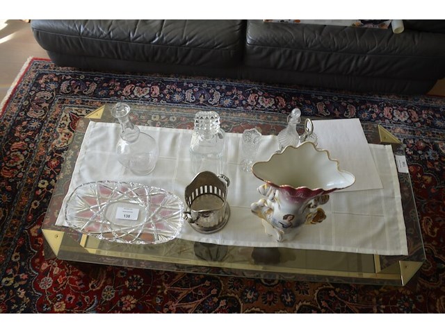 2 glazen karaffen, glazen schotel, verzilverde flessen houder, porseleinen vaas, kruidensetje met verzilverde houder, kristallen glas - afbeelding 6 van  11