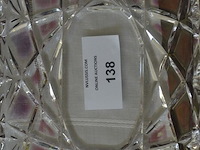 2 glazen karaffen, glazen schotel, verzilverde flessen houder, porseleinen vaas, kruidensetje met verzilverde houder, kristallen glas - afbeelding 7 van  11