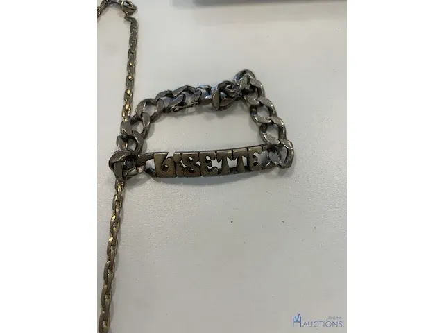 2 goudkoleurige kettingen en 1 zilverkleurige armband - afbeelding 2 van  7