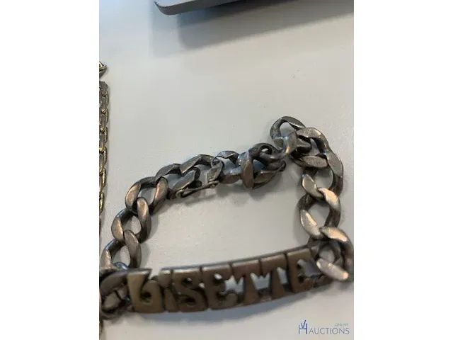 2 goudkoleurige kettingen en 1 zilverkleurige armband - afbeelding 3 van  7