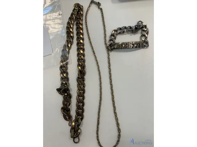 2 goudkoleurige kettingen en 1 zilverkleurige armband - afbeelding 4 van  7