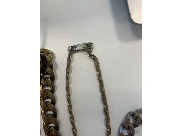 2 goudkoleurige kettingen en 1 zilverkleurige armband - afbeelding 6 van  7