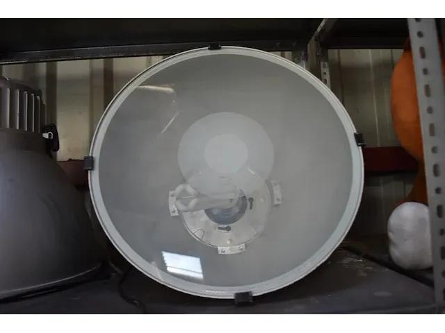 2 grijs industriele hanglampen - afbeelding 3 van  5