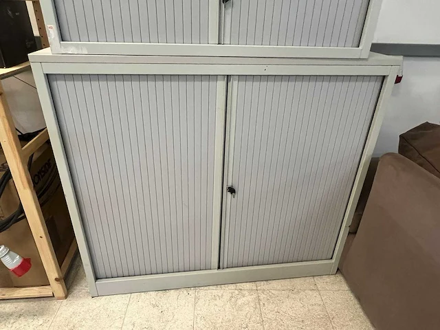 2 grijze metalen kasten - afbeelding 3 van  9