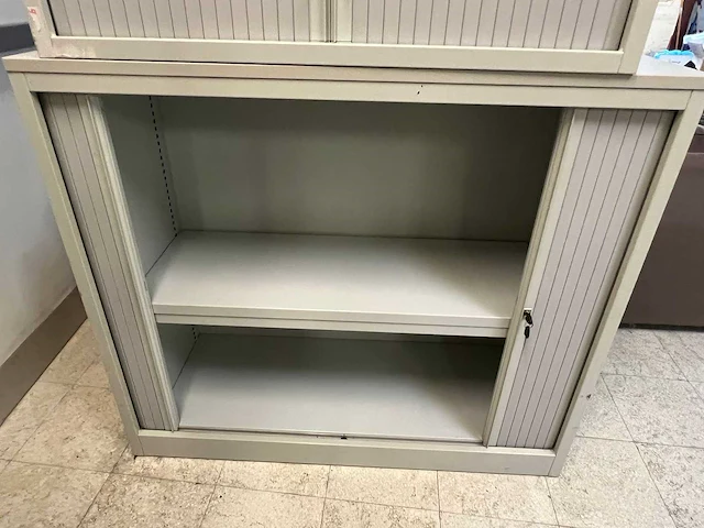 2 grijze metalen kasten - afbeelding 6 van  9