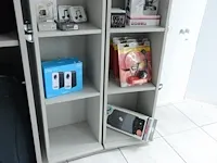 2 grijze wandschabben met fotoassecoires - afbeelding 3 van  3