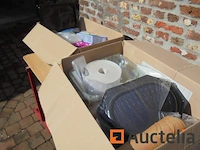 2 grote dozen met wegwerpservies - afbeelding 2 van  4