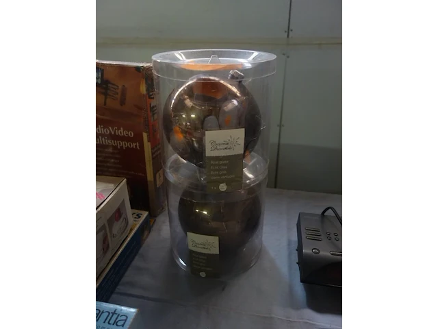 2 grote glazen kerstbollen diameter 150 (bronskleur) - afbeelding 1 van  2